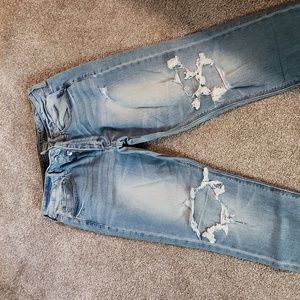 Stretch distressed jeans